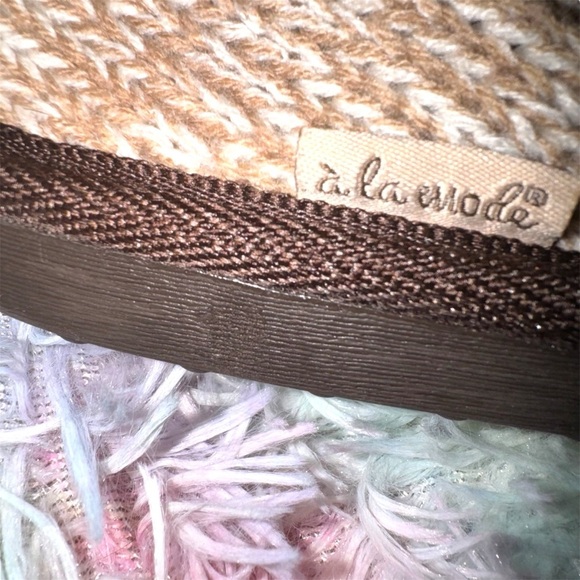 Muk Luks A La Mode Beige And Brown With Five Buttons Each Boots Women’s Size 9 - Picture 6 of 7